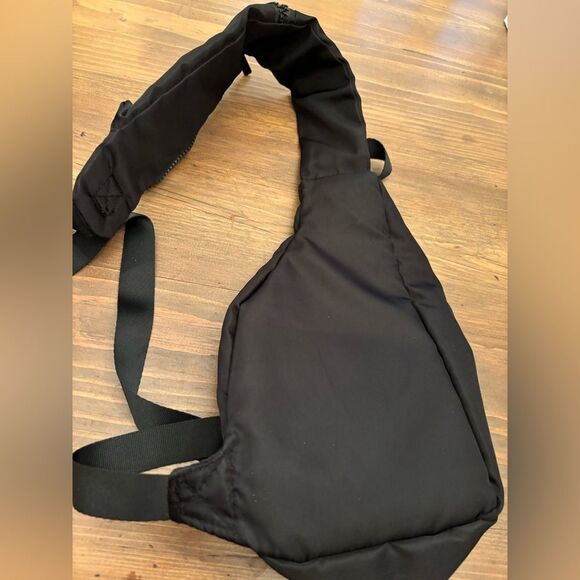 GAIAM FESTIVAL SLING BAG  MINI BACKPACK BLACK  ONE STRAP YOGA GYM TRAVEL UNISEX - Picture 6 of 11